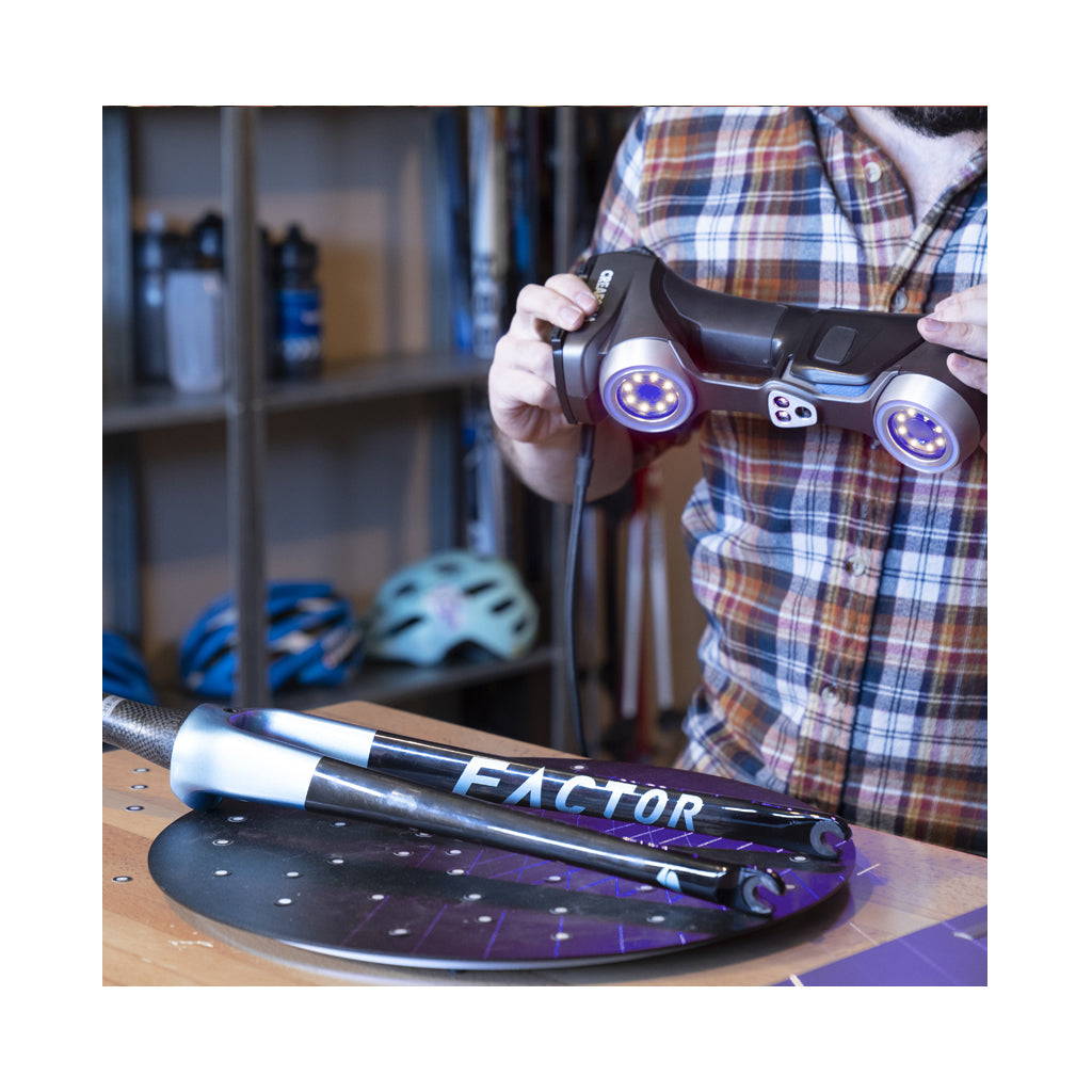 Creaform® 6mm Light Adhesive Positioning Targets on Turntable